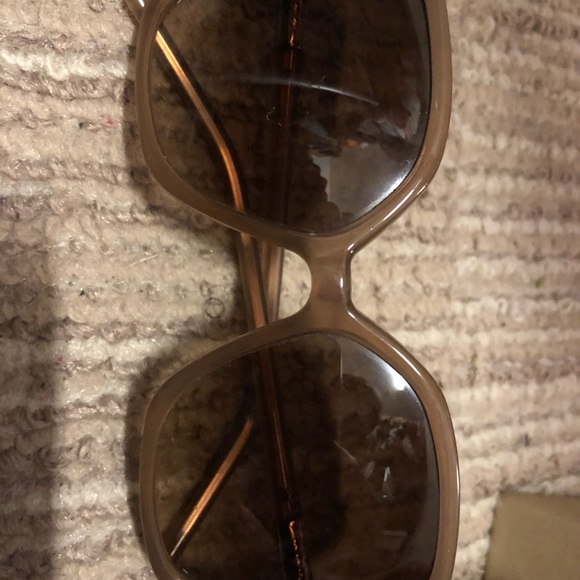 Burberry sunglasses - Picture 6 of 7